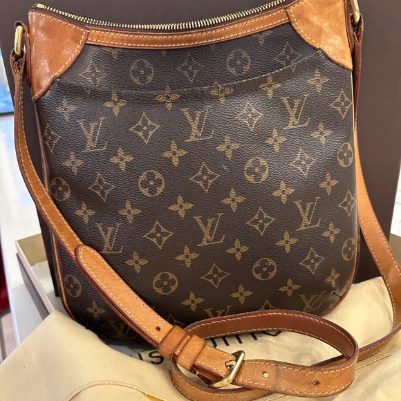 💞 RARE & Retired Louis Vuitton Odeon pm Crossbody in Monogram - Picture 3 of 15